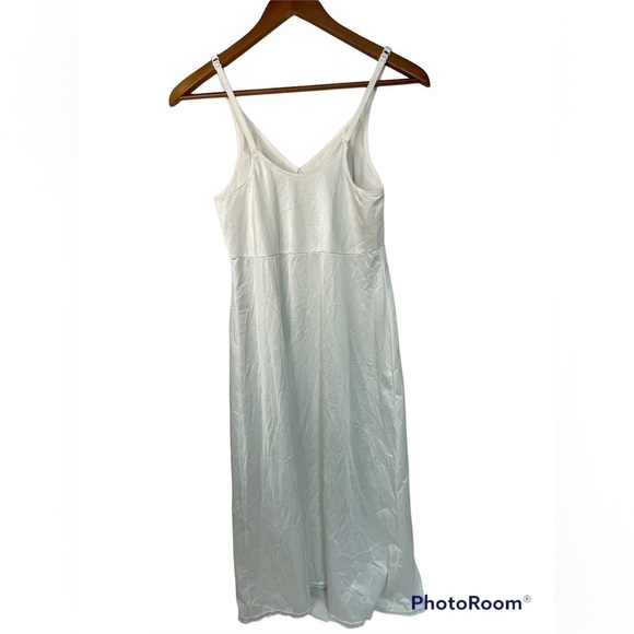 Vanity fair dress slip, knee Legnth - Picture 2 of 3